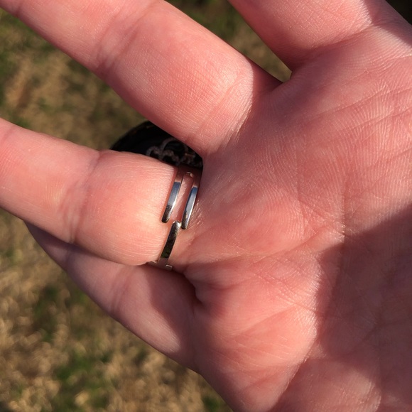 Hand crafted ring from a repurposed vintage earring - Picture 6 of 6